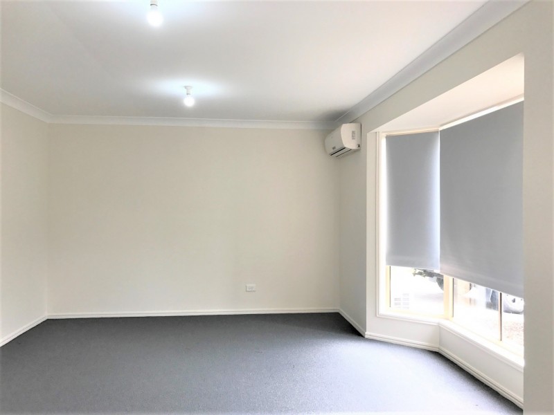18 Robert South Drive, Crestmead QLD 4132