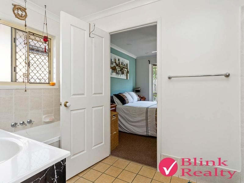 10 Pidgeon Bvd, Crestmead QLD 4132