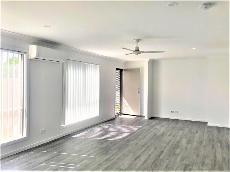 11 IRVINE PLACE, Hillcrest QLD 4118