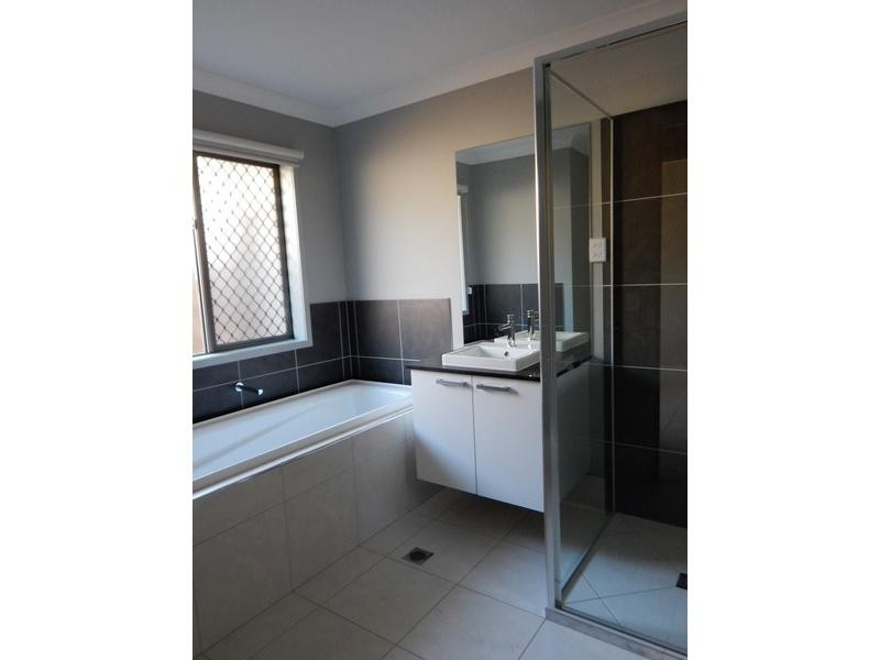 24 Mount Huntley Street, Park Ridge QLD 4125