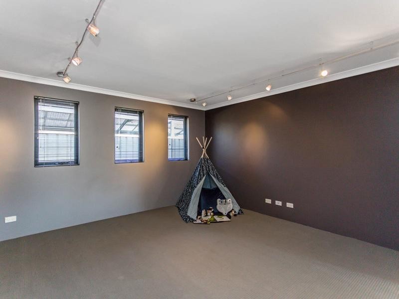 20 Wyatt Road, Hocking WA 6065