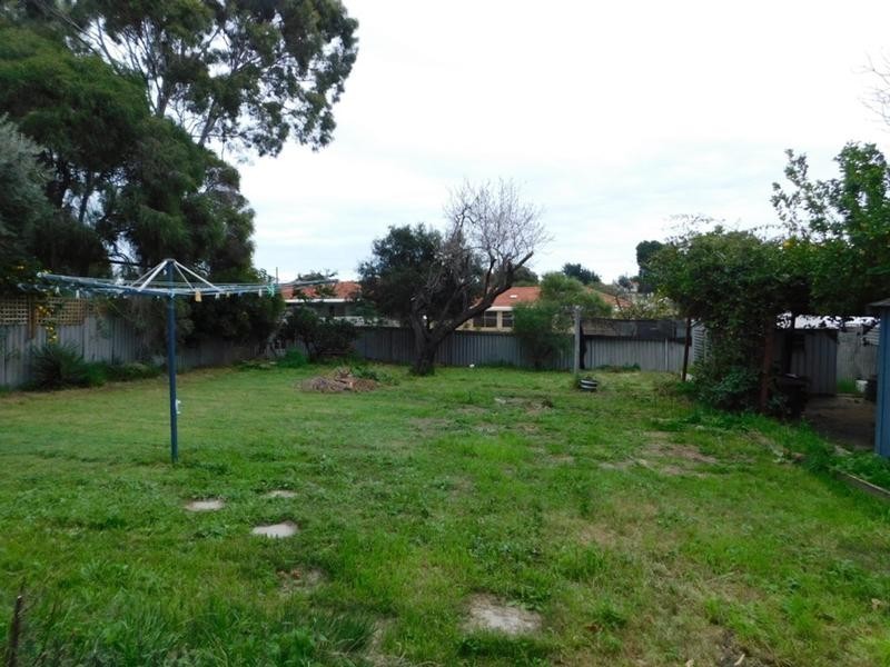 112 Clontarf Road, Hamilton Hill WA 6163