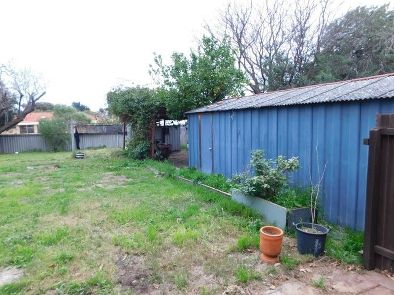 112 Clontarf Road, Hamilton Hill WA 6163