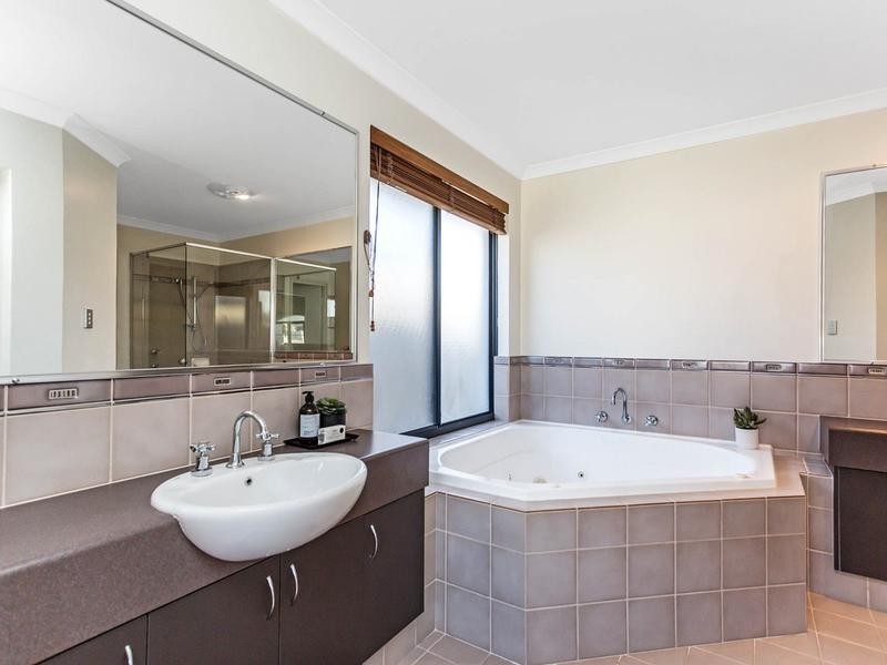 20 Wyatt Road, Hocking WA 6065