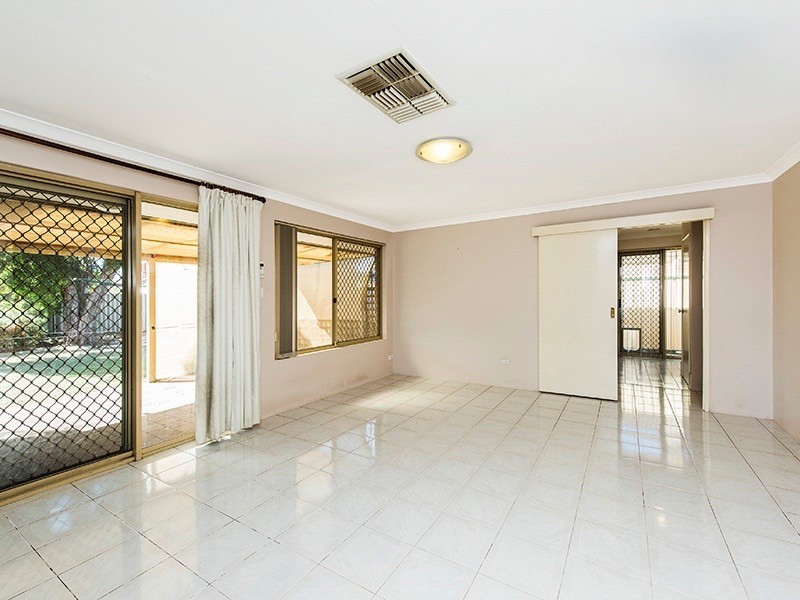 13 Challenger Drive, Thornlie WA 6108