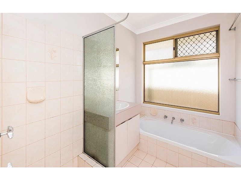 13 Challenger Drive, Thornlie WA 6108