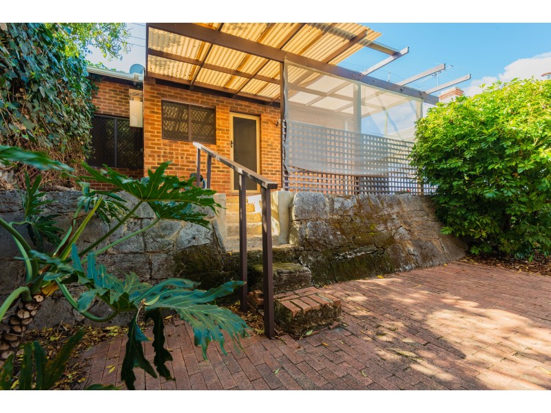 1/40-42 THOMPSON ROAD, North Fremantle WA 6159