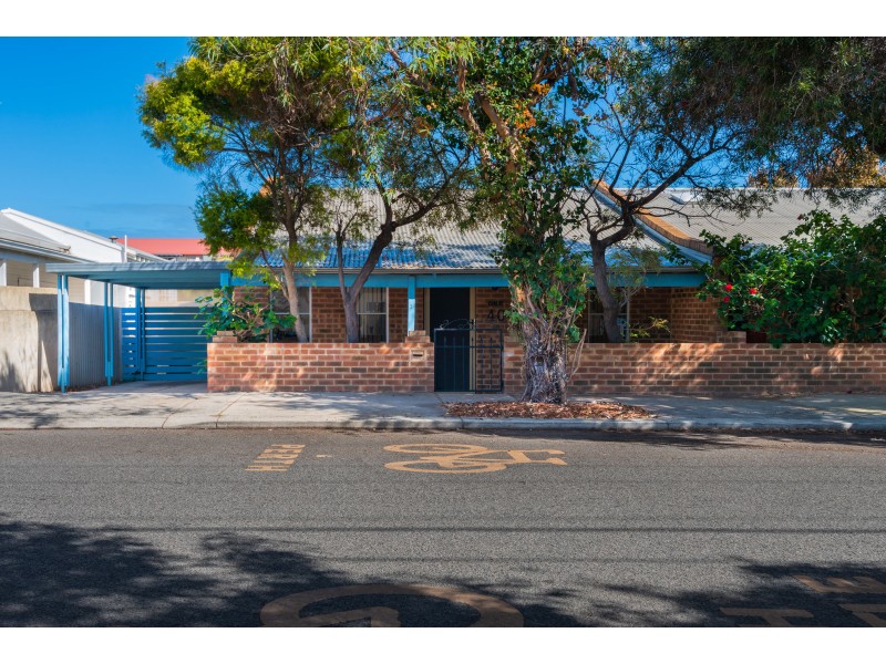 1/40-42 THOMPSON ROAD, North Fremantle WA 6159