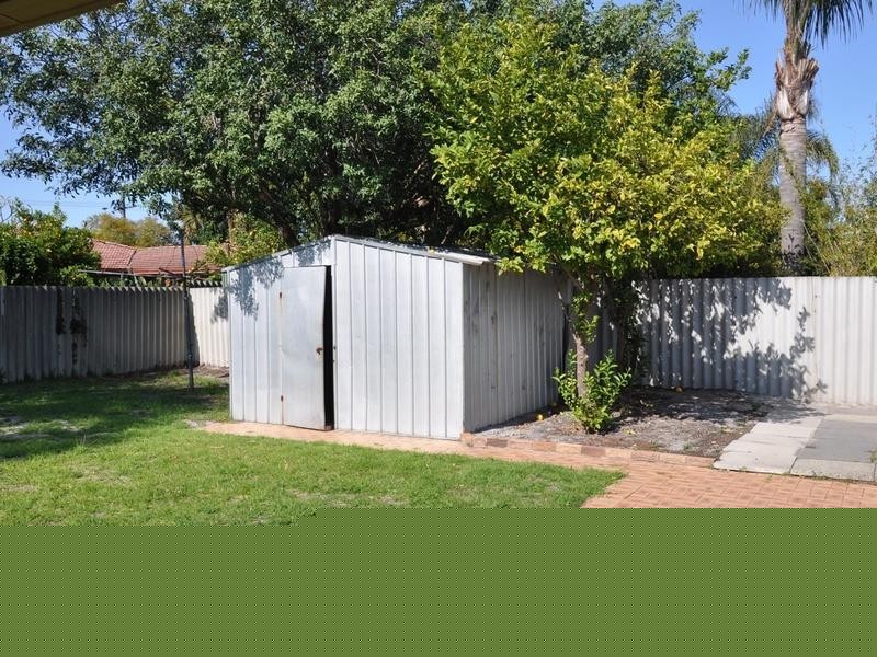 32 Sanderling Drive, Thornlie WA 6108