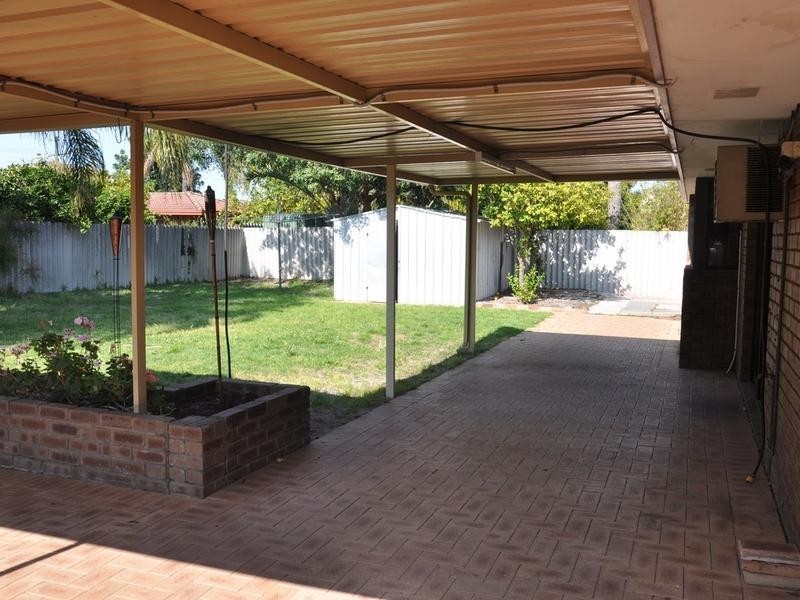 32 Sanderling Drive, Thornlie WA 6108