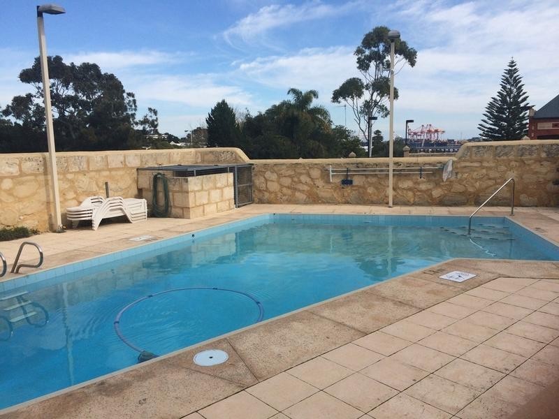 2/2 Angwin Street, East Fremantle WA 6158