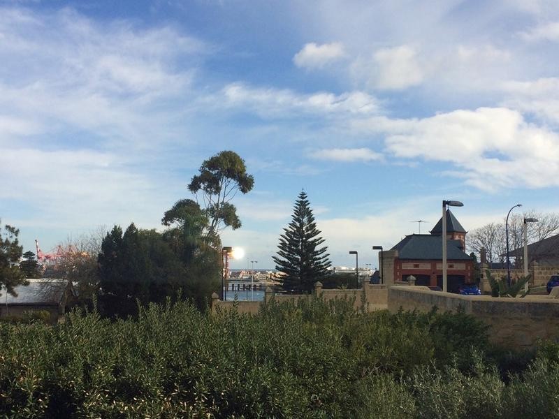 2/2 Angwin Street, East Fremantle WA 6158