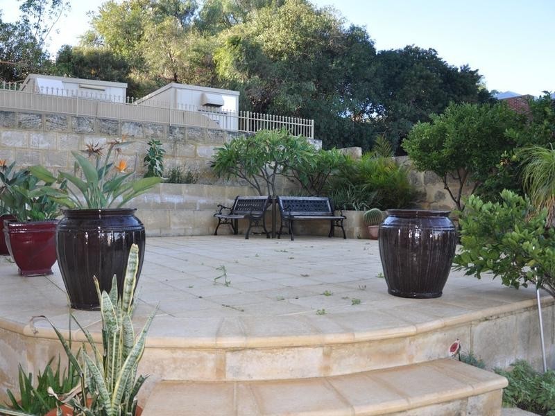 2/2 Angwin Street, East Fremantle WA 6158