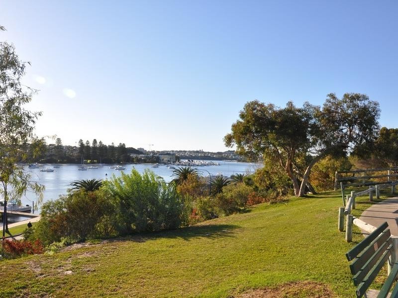 2/2 Angwin Street, East Fremantle WA 6158