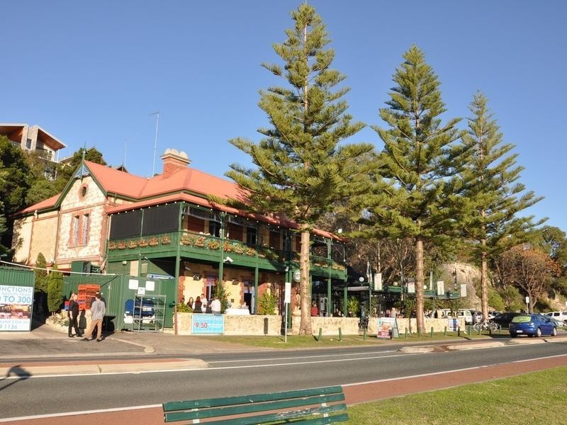 2/2 Angwin Street, East Fremantle WA 6158