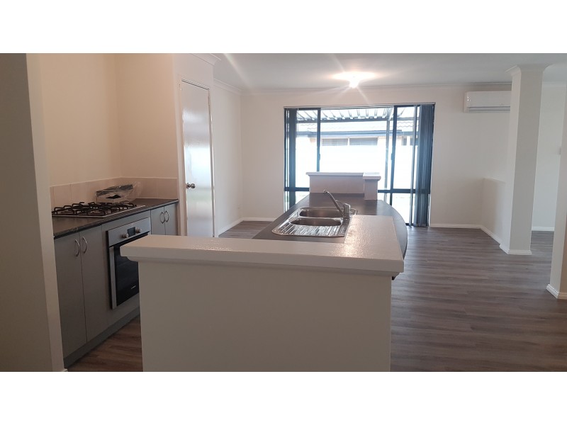 8 DYER LANE, Lakelands WA 6180