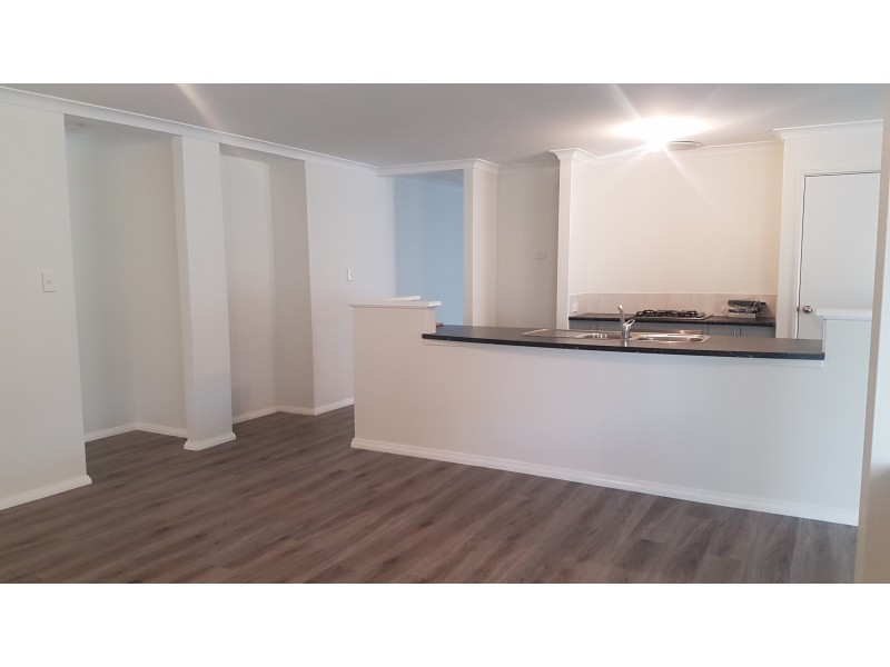 8 DYER LANE, Lakelands WA 6180