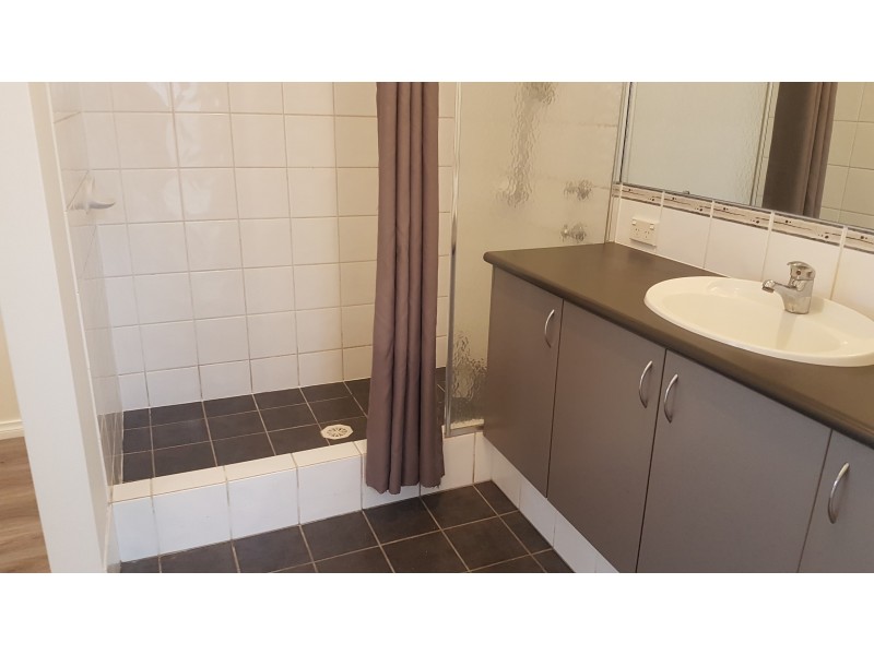 8 DYER LANE, Lakelands WA 6180