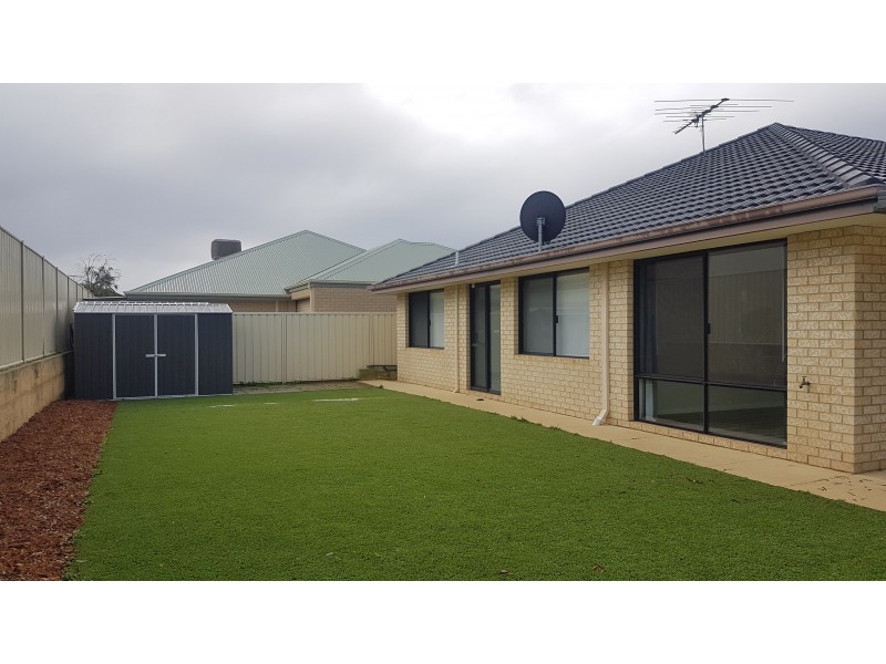 8 DYER LANE, Lakelands WA 6180