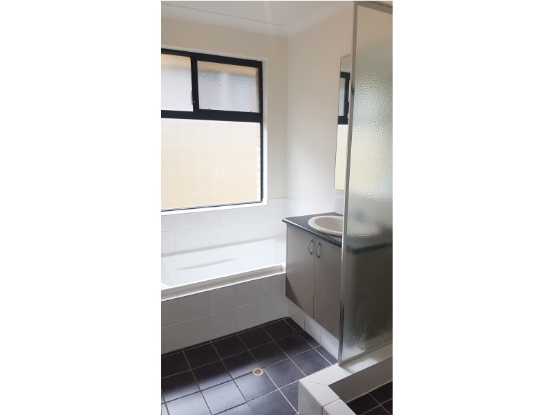 8 DYER LANE, Lakelands WA 6180