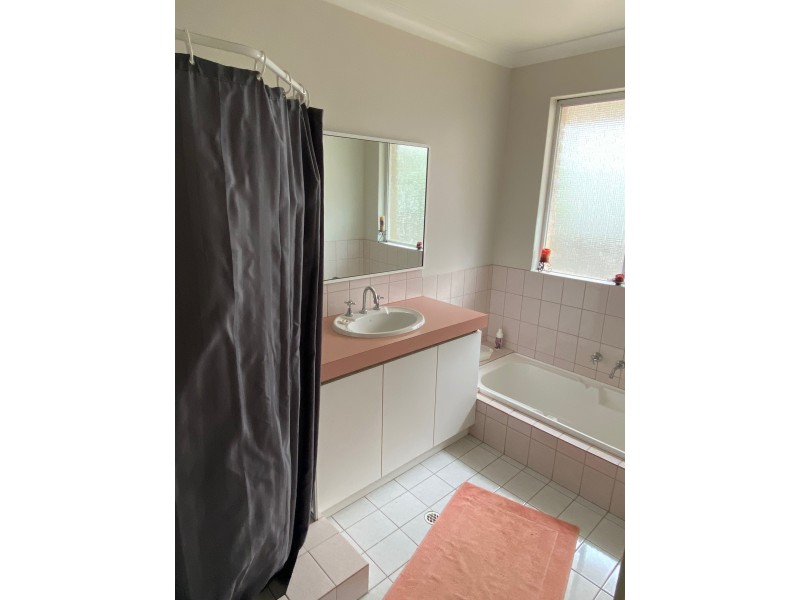 32B Donavon Rise, Murdoch WA 6150