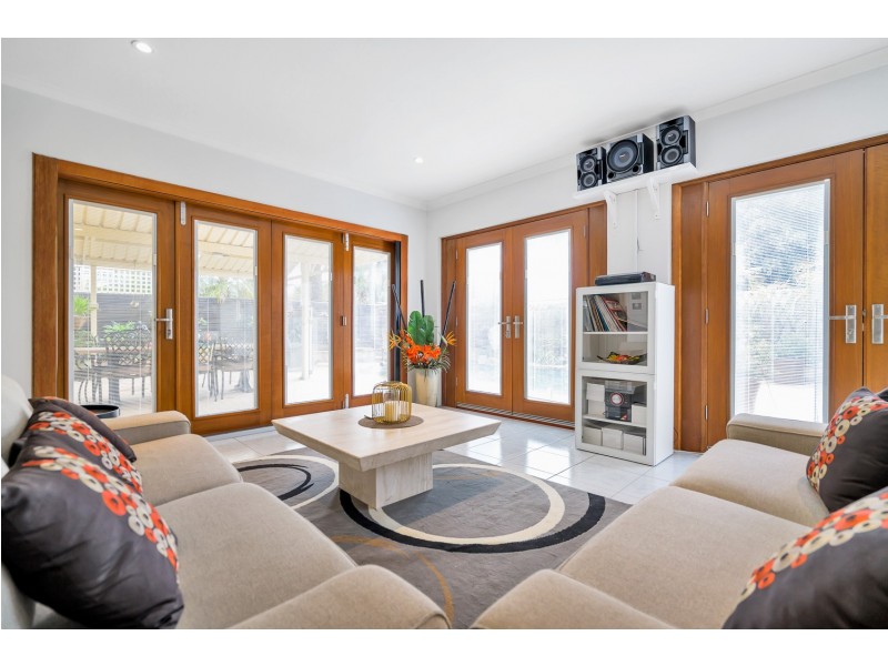 11 Hakea Plaza, Canning Vale WA 6155