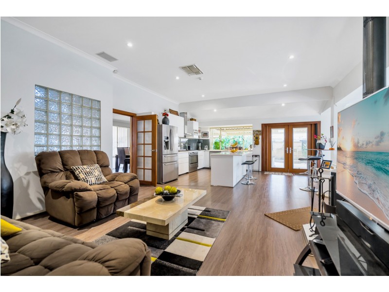 11 Hakea Plaza, Canning Vale WA 6155