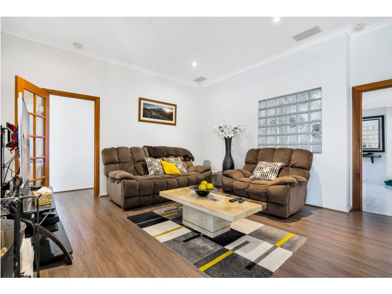 11 Hakea Plaza, Canning Vale WA 6155