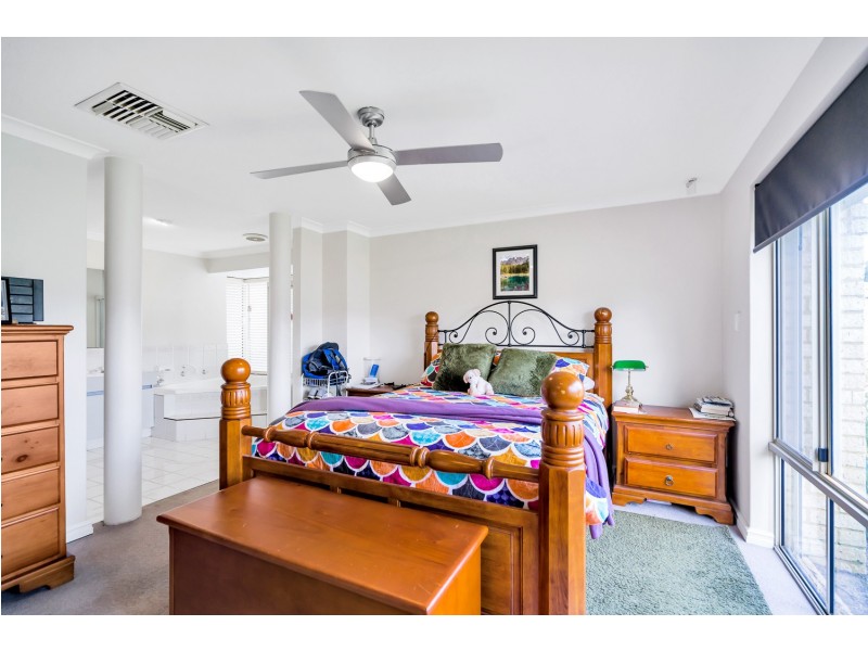 11 Hakea Plaza, Canning Vale WA 6155
