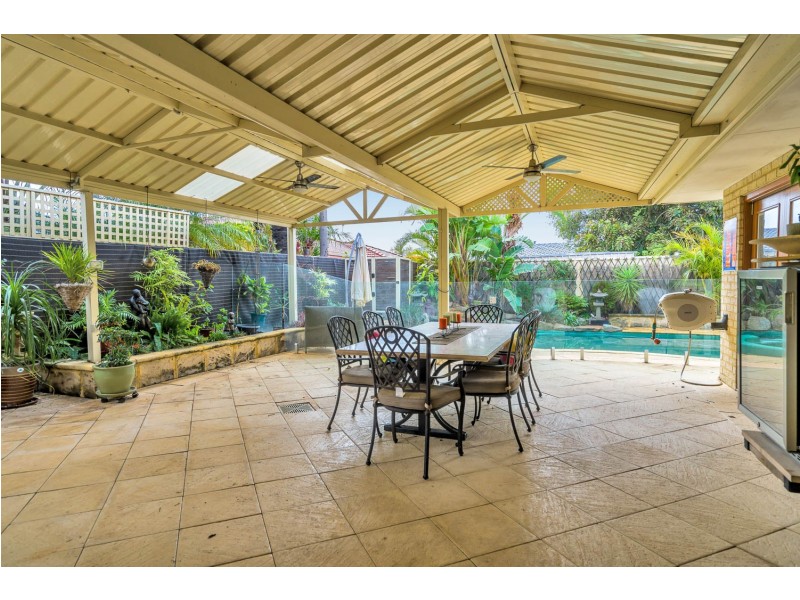 11 Hakea Plaza, Canning Vale WA 6155