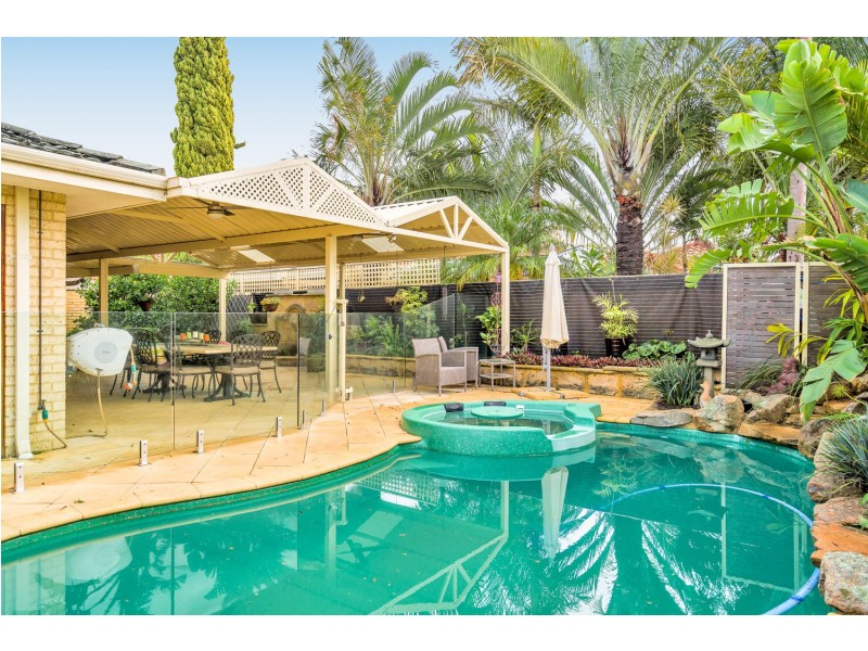 11 Hakea Plaza, Canning Vale WA 6155