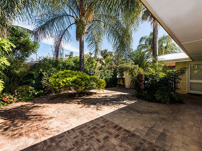 6 Dampiera Way, Ferndale WA 6148