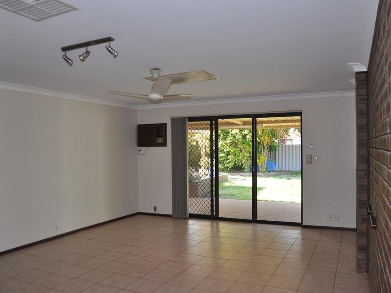 32 Sanderling Drive, Thornlie WA 6108
