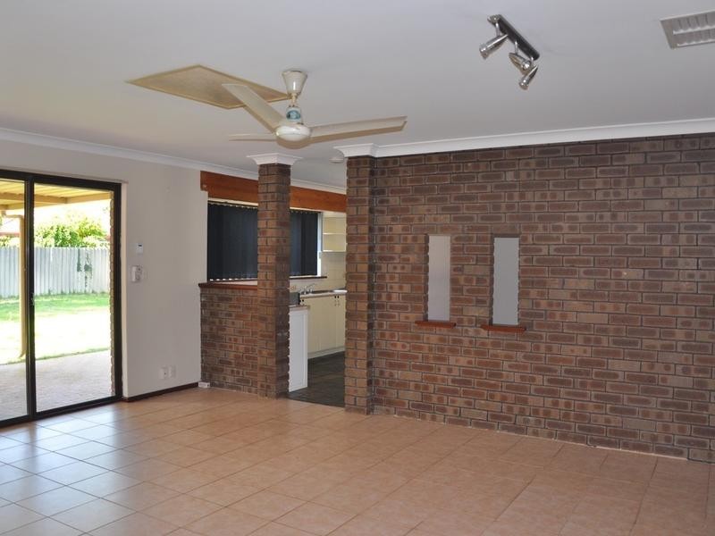 32 Sanderling Drive, Thornlie WA 6108