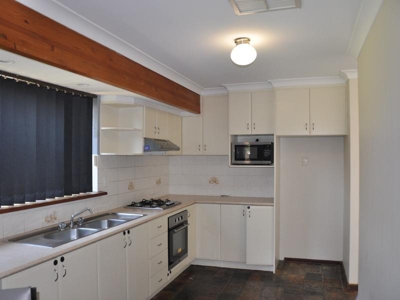 32 Sanderling Drive, Thornlie WA 6108
