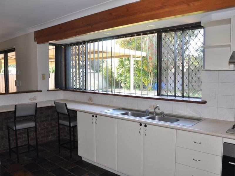 32 Sanderling Drive, Thornlie WA 6108
