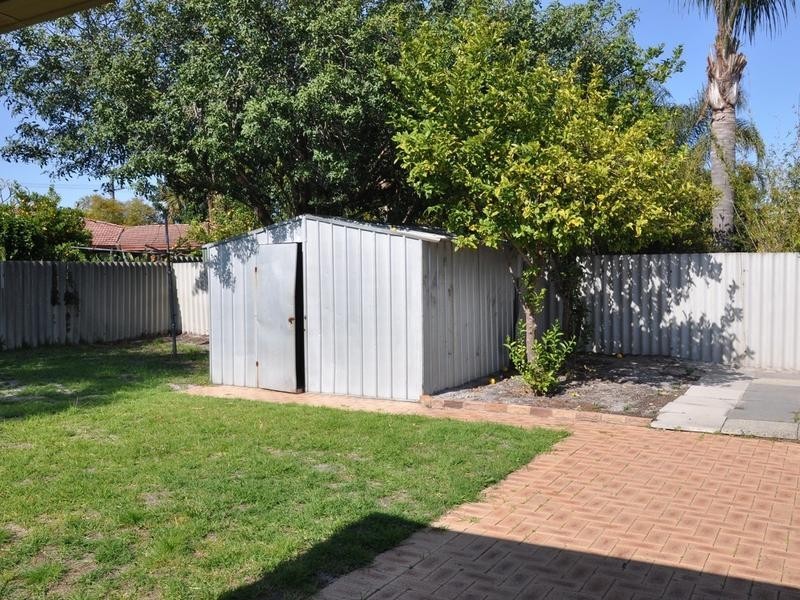 32 Sanderling Drive, Thornlie WA 6108