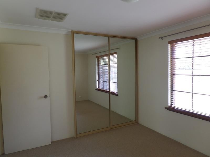 17 Hayes Road, Leeming WA 6149