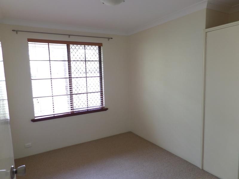 17 Hayes Road, Leeming WA 6149