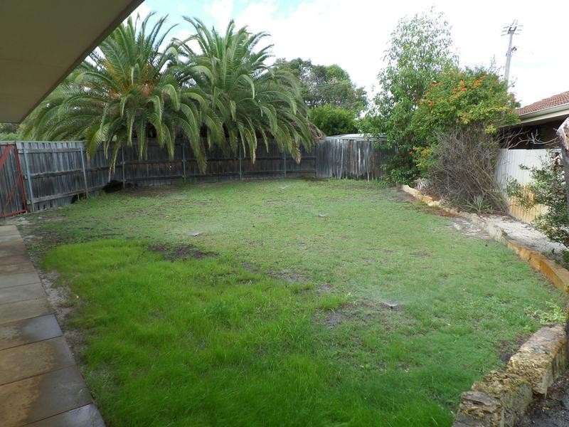 17 Hayes Road, Leeming WA 6149