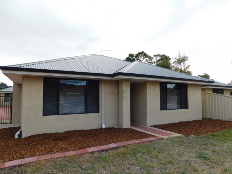 7 WARD CRESCENT, Kelmscott WA 6111