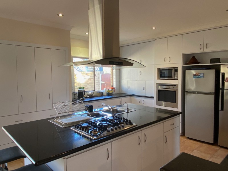 23 Arlington Loop, Coogee WA 6166