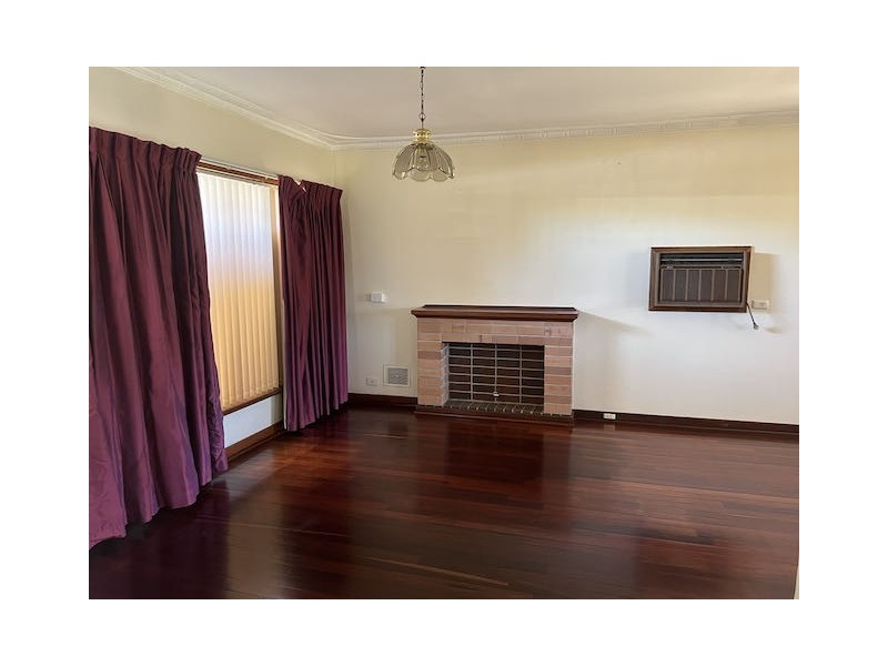 25 Balaka Way, Queens Park WA 6107