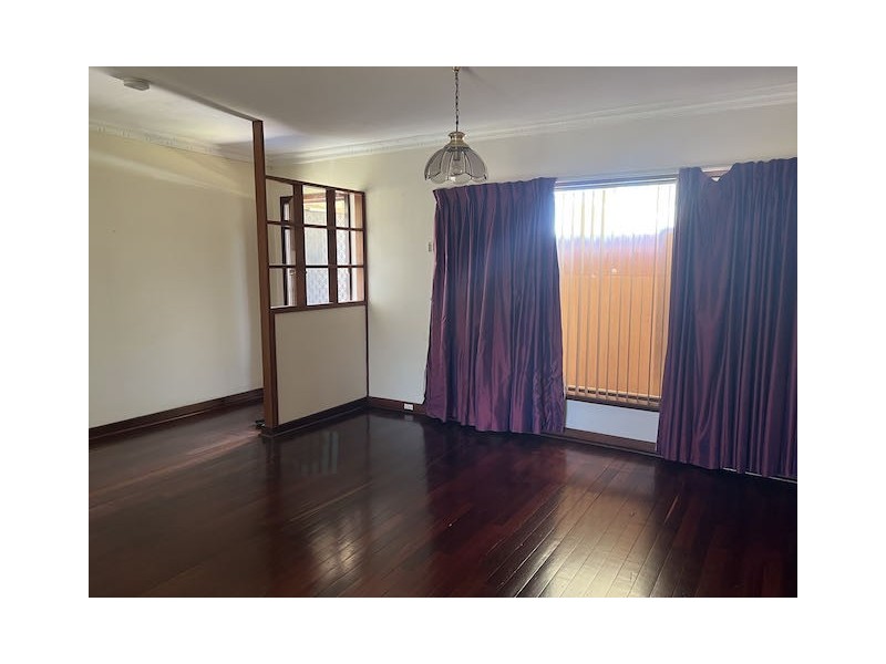 25 Balaka Way, Queens Park WA 6107