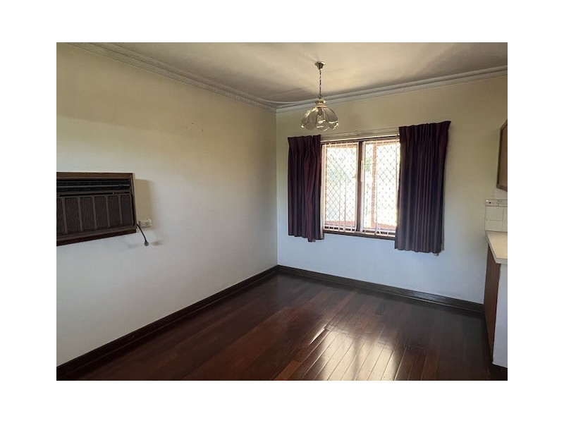 25 Balaka Way, Queens Park WA 6107