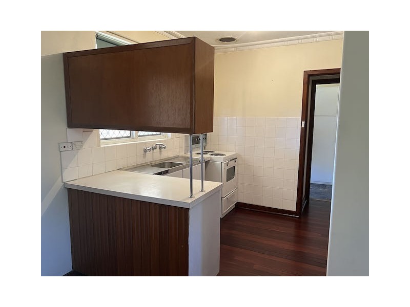 25 Balaka Way, Queens Park WA 6107