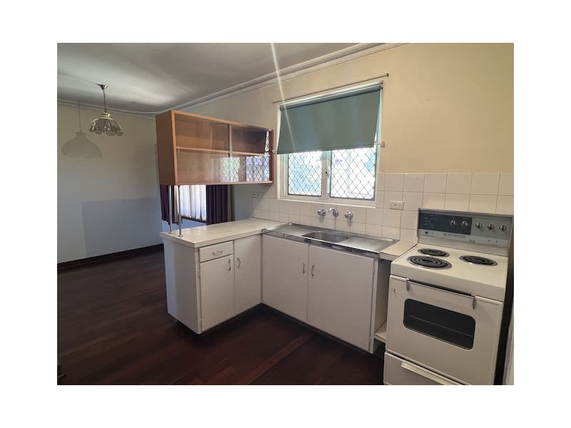 25 Balaka Way, Queens Park WA 6107