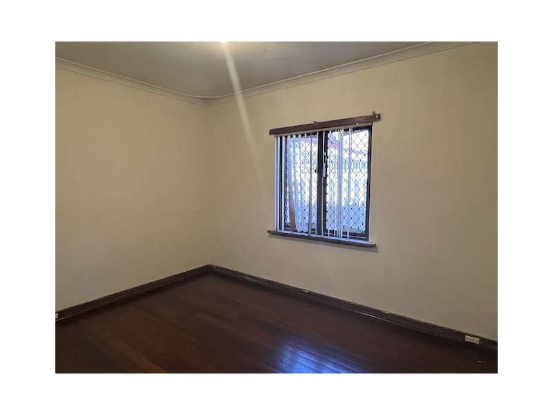 25 Balaka Way, Queens Park WA 6107