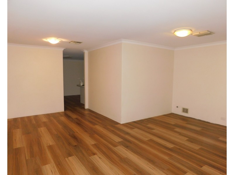 17 Hayes Road, Leeming WA 6149