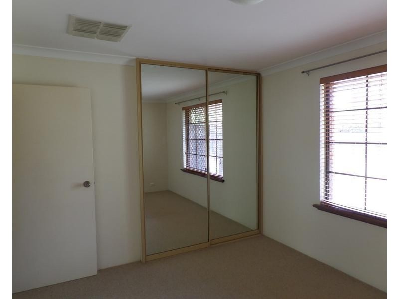 17 Hayes Road, Leeming WA 6149